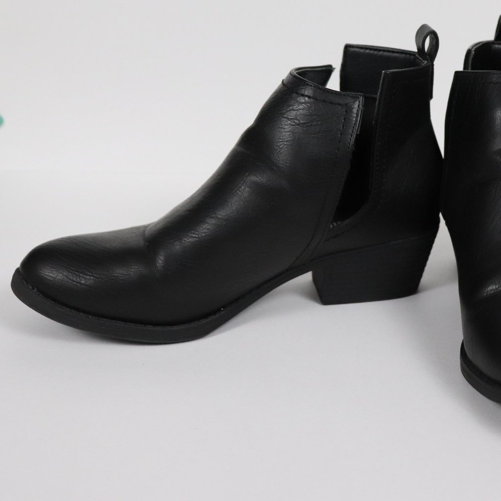 Olivia Miller | Yukon Chunky Heel Bootie - Picture 3 of 7